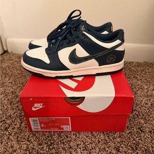 Nike Kids Sneakers Navy and White